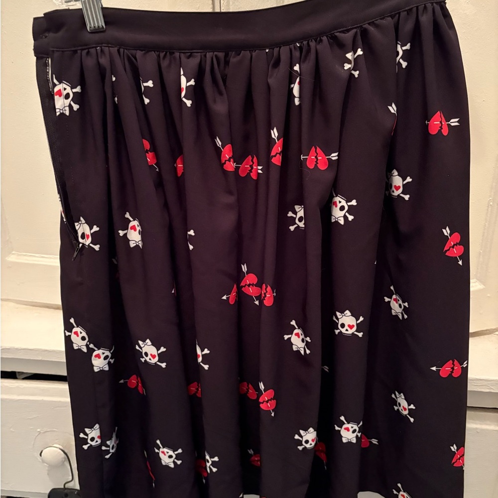 Unique Vintage Black Skull Print Skirt in Large